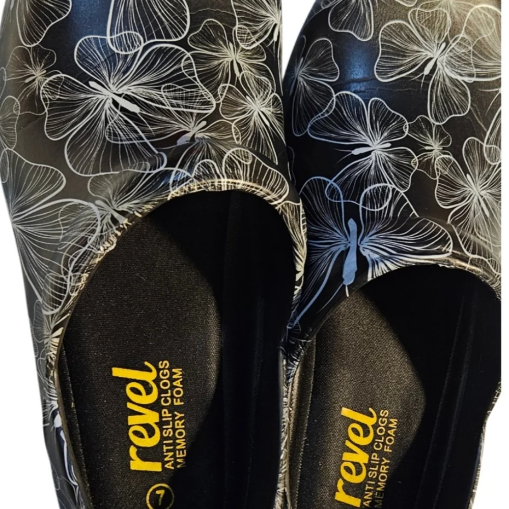 Revel AntiSlip Clogs For Women Size 7 Please Read Description - Picture 7 of 7